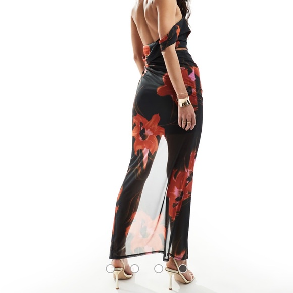 ASOS DESIGN off shoulder ruched cut out maxi dress in red and black floral - Picture 4 of 5